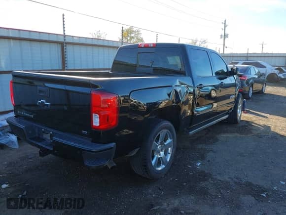 2017 Chevrolet Silverado 1500 LTZ z VIN 3GCUKSEJ2HG286384, wystawiony jako IAAI lot #40919828 z przebiegiem 105 537 mil mil oraz . Historia ofert i sprzedaży dostępna na DreamBid. Obrazek 4.