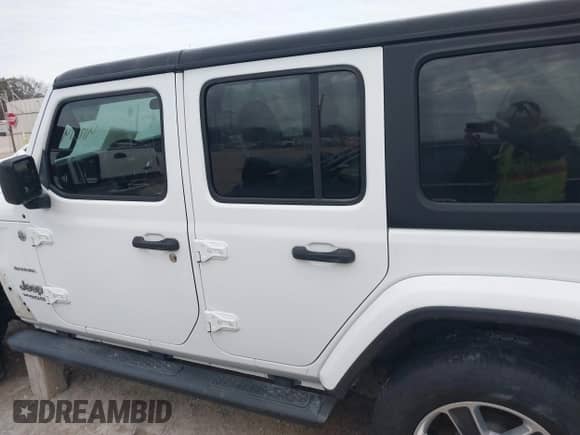 2021 Jeep Wrangler Unlimited Sahara High Altitude z VIN 1C4HJXEN9MW634889, wystawiony jako IAAI lot #41274654 z przebiegiem 63 288 mil mil oraz . Historia ofert i sprzedaży dostępna na DreamBid. Obrazek 15.