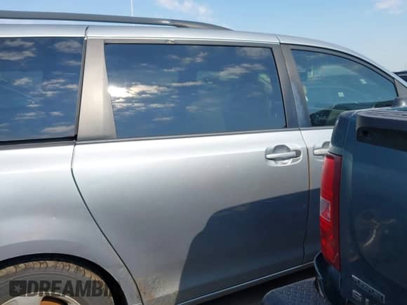 2013 Toyota Sienna LE AAS с VIN 5TDKK3DC5DS324900, выставлен на аукционе IAAI как лот 43346879 с пробегом 146 180 миль миль и . История ставок и продаж доступна на DreamBid. Изображение 13.