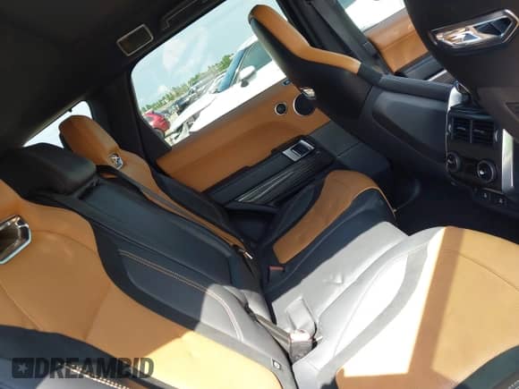 2021 Land Rover Range Rover Sport SVR z VIN SALWZ2RE8MA781806, wystawiony jako IAAI lot #42480226 z przebiegiem 38 073 mil mil oraz . Historia ofert i sprzedaży dostępna na DreamBid. Obrazek 8.