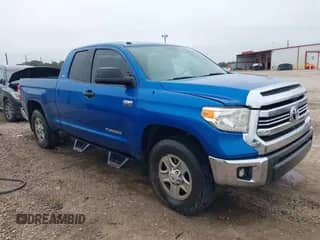 2017 Toyota Tundra SR z VIN 5TFUW5F19HX628560, wystawiony jako IAAI lot #43542546 z przebiegiem 194 170 mil mil oraz . Historia ofert i sprzedaży dostępna na DreamBid. Obrazek 1.