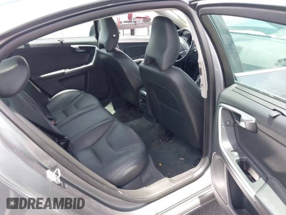 2017 Volvo S60 Inscription с VIN LYV402HKXHB126979, выставлен на аукционе IAAI как лот 42470950 с пробегом 4 064 миль миль и . История ставок и продаж доступна на DreamBid. Изображение 8.