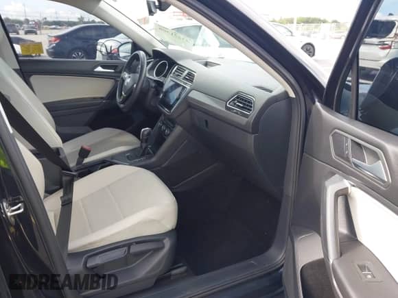 2020 Volkswagen Tiguan SE с VIN 3VV3B7AXXLM156450, выставлен на аукционе IAAI как лот 43271308 с пробегом 87 521 миль миль и . История ставок и продаж доступна на DreamBid. Изображение 5.