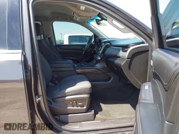 2016 Chevrolet Tahoe LS z VIN 1GNSKAKC4GR163733, wystawiony jako IAAI lot #42242113 z przebiegiem 72 619 mil mil oraz . Historia ofert i sprzedaży dostępna na DreamBid. Obrazek 5.