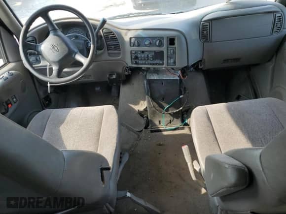 2003 Chevrolet Astro с VIN 1GNDM19XX3B122067, выставлен на аукционе Copart как лот 60741565 с пробегом Не указан миль и Списание • Salvage title. История ставок и продаж доступна на DreamBid. Изображение 8.
