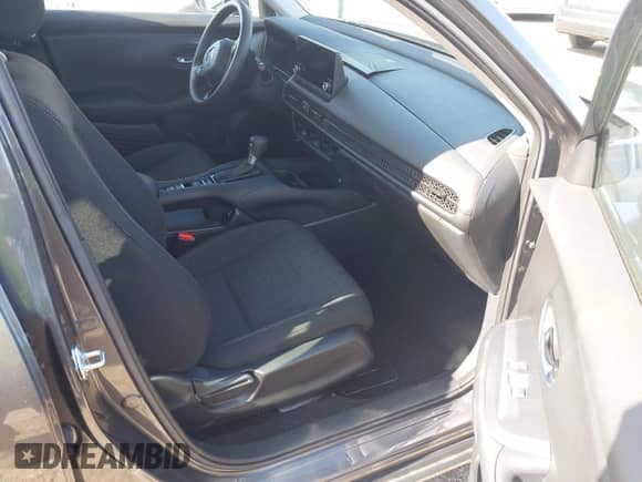 2025 Honda HR-V LX with VIN 3CZRZ1H38SM713952, listed as a IAAI auction lot 42744829 with 5,926 mi miles and . Bid and sale history available at DreamBid. Image 5.