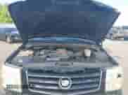 2006 Cadillac Escalade z VIN 1GYEC63N76R155487, wystawiony jako IAAI lot #42137776 z przebiegiem 420 278 mil mil oraz . Historia ofert i sprzedaży dostępna na DreamBid. Obrazek 10.