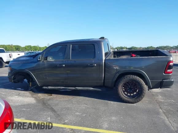 2019 Ram 1500 Rebel z VIN 1C6RRELT8KN549233, wystawiony jako IAAI lot #41830807 z przebiegiem 110 335 mil mil oraz . Historia ofert i sprzedaży dostępna na DreamBid. Obrazek 15.
