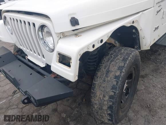 1999 Jeep Wrangler Sport z VIN 1J4FY19S1XP413327, wystawiony jako IAAI lot #43320976 z przebiegiem 90 849 mil mil oraz . Historia ofert i sprzedaży dostępna na DreamBid. Obrazek 6.