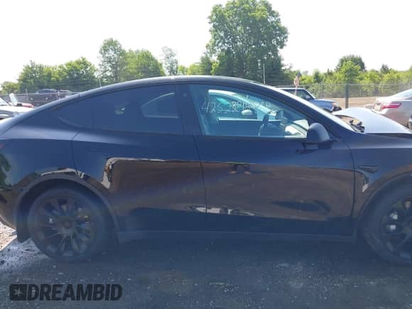 2022 Tesla Model Y Long Range z VIN 7SAYGDEE8NF434074, wystawiony jako IAAI lot #42522198 z przebiegiem 37 469 mil mil oraz . Historia ofert i sprzedaży dostępna na DreamBid. Obrazek 12.