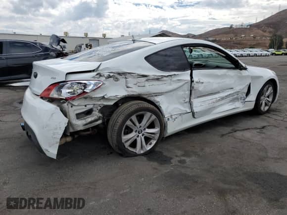 2010 Hyundai Genesis Coupe Premium with VIN KMHHT6KD7AU025044, listed as a Copart auction lot 81506345 with 121,978 mi miles and Salvage title. Bid and sale history available at DreamBid. Image 3.