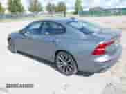 2021 Volvo S60 Momentum z VIN 7JR102FZXMG123017, wystawiony jako IAAI lot #43179716 z przebiegiem 28 980 mil mil oraz . Historia ofert i sprzedaży dostępna na DreamBid. Obrazek 3.
