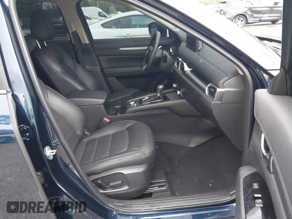 2023 Mazda CX-5 S Preferred z VIN JM3KFBCMXP0209359, wystawiony jako IAAI lot #42724622 z przebiegiem 14 682 mil mil oraz . Historia ofert i sprzedaży dostępna na DreamBid. Obrazek 5.