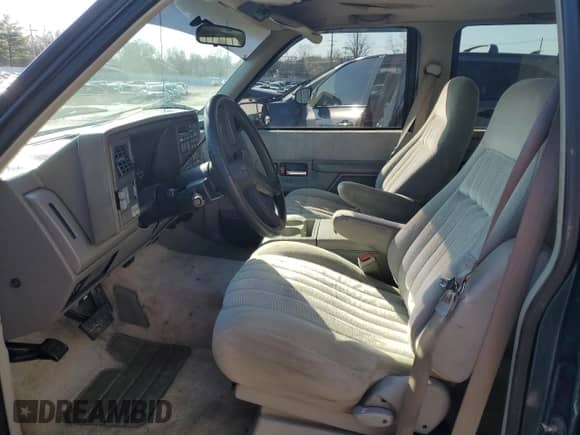1994 Chevrolet Suburban with VIN 1GNEC16K8RJ405050, listed as a Copart auction lot 46087905 with 284,582 mi miles and Salvage title. Bid and sale history available at DreamBid. Image 7.