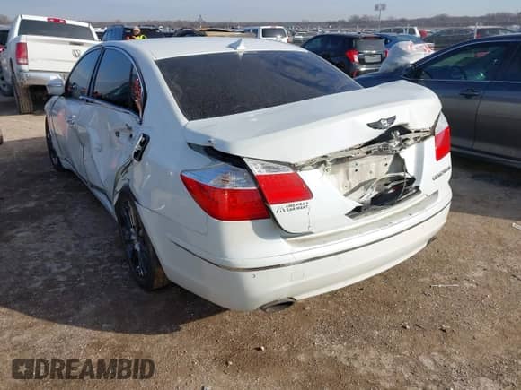 2010 Hyundai Genesis с VIN KMHGC4DFXAU096995, выставлен на аукционе IAAI как лот 41333608 с пробегом 124 250 миль миль и . История ставок и продаж доступна на DreamBid. Изображение 12.