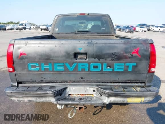 1997 Chevrolet Silverado 1500 with VIN 2GCEC19R5V1278473, listed as a IAAI auction lot 43271055 with 307,129 mi miles and . Bid and sale history available at DreamBid. Image 16.