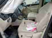 2013 Volkswagen Tiguan SE с VIN WVGAV7AXXDW523728, выставлен на аукционе Copart как лот 64116173 с пробегом 116 336 миль миль и Списание • Salvage title. История ставок и продаж доступна на DreamBid. Изображение 7.