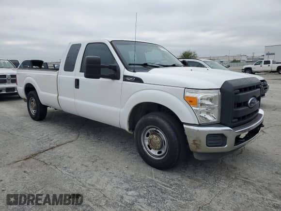 2013 Ford F-250 XL z VIN 1FT7X2A64DEB17792, wystawiony jako Copart lot #51159425 z przebiegiem 246 495 mil mil oraz Czysty tytuł • Clean title. Historia ofert i sprzedaży dostępna na DreamBid. Obrazek 4.