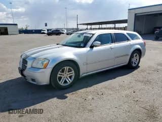2005 Dodge Magnum RT with VIN 2D4GV58215H676806, listed as a Copart auction lot 69137735 with 185,807 mi miles and Salvage title. Bid and sale history available at DreamBid. Image 1.