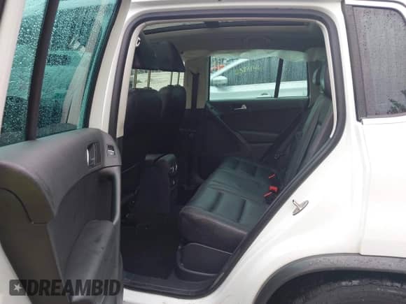 2017 Volkswagen Tiguan Sport с VIN WVGUV7AX2HK023007, выставлен на аукционе IAAI как лот 43286668 с пробегом 146 146 миль миль и . История ставок и продаж доступна на DreamBid. Изображение 8.