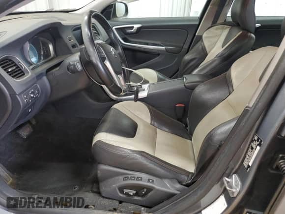 2016 Volvo S60 T5 Platinum с VIN YV4612UM5G2001026, выставлен на аукционе Copart как лот 60648825 с пробегом 93 434 миль миль и Списание • Salvage title. История ставок и продаж доступна на DreamBid. Изображение 7.