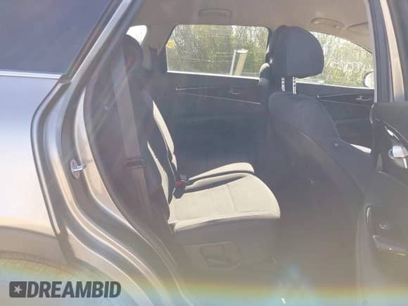 2018 Kia Sorento LX with VIN 5XYPG4A33JG417375, listed as a IAAI auction lot 42222511 with 43,611 mi miles and . Bid and sale history available at DreamBid. Image 8.