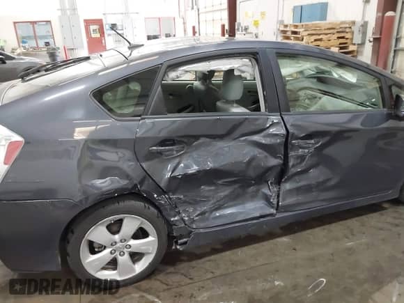 2013 Toyota Prius Three z VIN JTDKN3DU4D5647440, wystawiony jako IAAI lot #43405951 z przebiegiem 86 263 mil mil oraz . Historia ofert i sprzedaży dostępna na DreamBid. Obrazek 6.