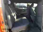 2017 Toyota Tacoma SR5 с VIN 5TFAZ5CN8HX044054, выставлен на аукционе Copart как лот 68255305 с пробегом 56 231 миль миль и Списание • Salvage title. История ставок и продаж доступна на DreamBid. Изображение 10.