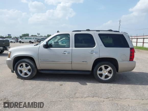 2009 Chevrolet Tahoe LTZ with VIN 1GNFC33009R217272, listed as a IAAI auction lot 42667388 with 199,795 mi miles and . Bid and sale history available at DreamBid. Image 14.