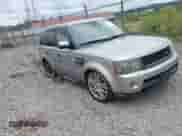 2010 Land Rover Range Rover Sport HSE Lux z VIN SALSK2D43AA232933, wystawiony jako IAAI lot #43042946 z przebiegiem 142 015 mil mil oraz . Historia ofert i sprzedaży dostępna na DreamBid. Obrazek 1.