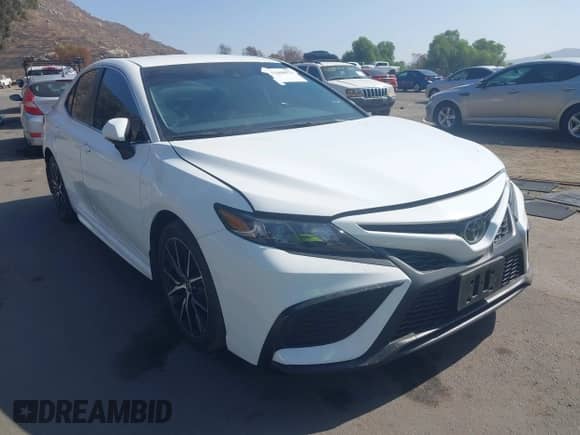 2023 Toyota Camry SE z VIN 4T1G11AK8PU812839, wystawiony jako IAAI lot #43408871 z przebiegiem 24 277 mil mil oraz . Historia ofert i sprzedaży dostępna na DreamBid. Obrazek 1.