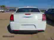 2015 Chrysler 300 S с VIN 2C3CCABG4FH872498, выставлен на аукционе IAAI как лот 43212179 с пробегом 164 512 миль миль и . История ставок и продаж доступна на DreamBid. Изображение 16.