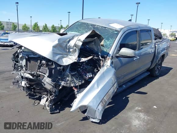2019 Toyota Tacoma SR5 z VIN 3TMAZ5CN1KM099779, wystawiony jako IAAI lot #42687831 z przebiegiem 99 997 mil mil oraz . Historia ofert i sprzedaży dostępna na DreamBid. Obrazek 2.