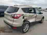 2017 Ford Escape SE с VIN 1FMCU9GD3HUE32323, выставлен на аукционе Copart как лот 70344355 с пробегом 85 235 миль миль и Списание • Salvage title. История ставок и продаж доступна на DreamBid. Изображение 3.