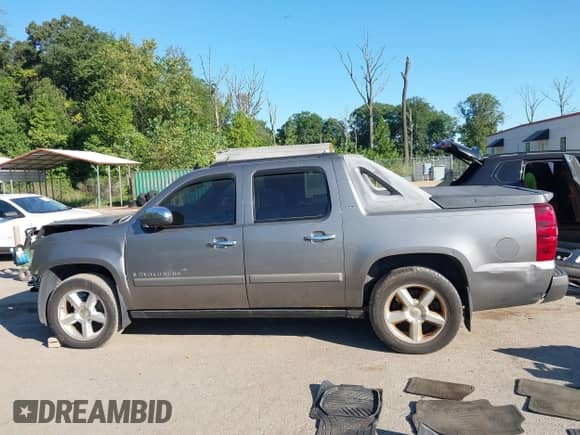 2008 Chevrolet Avalanche LTZ с VIN 3GNFK12378G167357, выставлен на аукционе IAAI как лот 43071452 с пробегом Не указан миль и . История ставок и продаж доступна на DreamBid. Изображение 13.