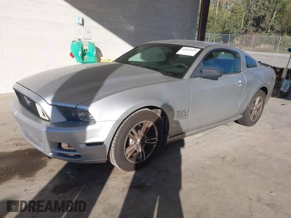 2014 Ford Mustang Premium с VIN 1ZVBP8AM7E5258141, выставлен на аукционе IAAI как лот 43455151 с пробегом 183 989 миль миль и . История ставок и продаж доступна на DreamBid. Изображение 2.