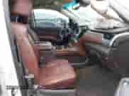 2018 Chevrolet Suburban Premier z VIN 1GNSKJKC2JR378793, wystawiony jako IAAI lot #42327679 z przebiegiem 151 091 mil mil oraz . Historia ofert i sprzedaży dostępna na DreamBid. Obrazek 5.