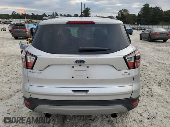 2018 Ford Escape SE z VIN 1FMCU9GD9JUA27475, wystawiony jako Copart lot #82301455 z przebiegiem 66 389 mil mil oraz Szkoda całkowita • Salvage title. Historia ofert i sprzedaży dostępna na DreamBid. Obrazek 6.