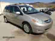 2010 Toyota Sienna XLE с VIN 5TDYK4CC9AS290084, выставлен на аукционе Copart как лот 71271375 с пробегом 95 684 миль миль и Списание • Salvage title. История ставок и продаж доступна на DreamBid. Изображение 4.