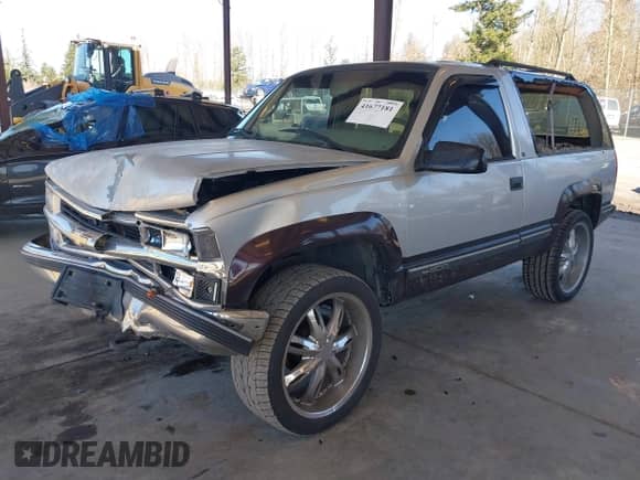 1996 Chevrolet Tahoe с VIN 3GNEK18R5TG157667, выставлен на аукционе IAAI как лот 41677181 с пробегом 190 849 миль миль и . История ставок и продаж доступна на DreamBid. Изображение 2.