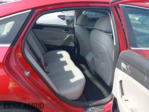 2019 Hyundai Sonata SE z VIN 5NPE24AF8KH820164, wystawiony jako IAAI lot #42459705 z przebiegiem 107 285 mil mil oraz . Historia ofert i sprzedaży dostępna na DreamBid. Obrazek 8.