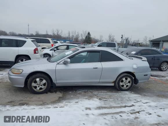 2001 Honda Accord EX with VIN 1HGCG325X1A012317, listed as a IAAI auction lot 41561617 with 191,456 mi miles and . Bid and sale history available at DreamBid. Image 14.