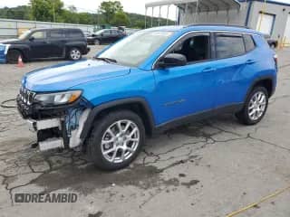 2023 Jeep Compass Latitude Lux with VIN 3C4NJDFN7PT546210, listed as a Copart auction lot 68833065 with 12,701 mi miles and Salvage title. Bid and sale history available at DreamBid. Image 1.