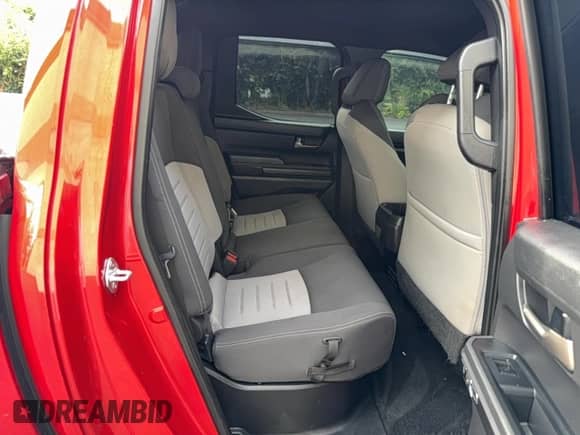 2024 Toyota Tacoma SR5 z VIN 3TYLB5JN6RT023926, wystawiony jako Copart lot #90130065 z przebiegiem 35 061 mil mil oraz Szkoda całkowita • Salvage title. Historia ofert i sprzedaży dostępna na DreamBid. Obrazek 6.