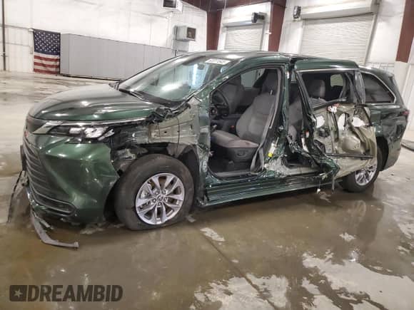 2024 Toyota Sienna LE с VIN 5TDKSKFC4RS138389, выставлен на аукционе Copart как лот 62011645 с пробегом Не указан миль и Списание • Salvage title. История ставок и продаж доступна на DreamBid. Изображение 1.