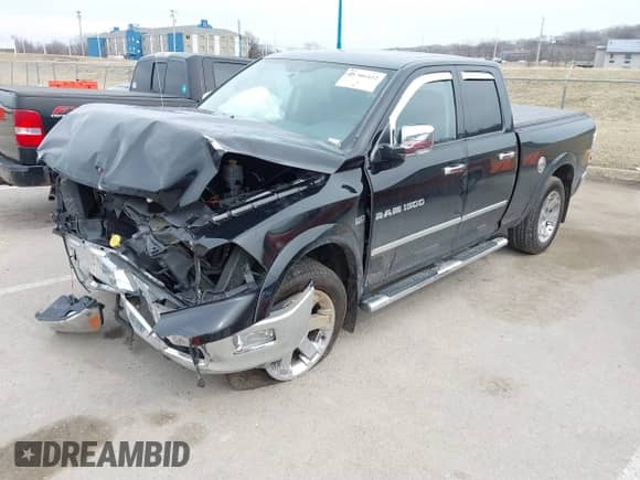 2012 Ram 1500 Laramie z VIN 1C6RD7JTXCS210179, wystawiony jako IAAI lot #41706422 z przebiegiem 125 960 mil mil oraz . Historia ofert i sprzedaży dostępna na DreamBid. Obrazek 17.