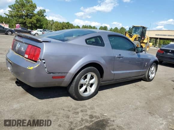2007 Ford Mustang Deluxe z VIN 1ZVFT80N675302933, wystawiony jako Copart lot #80001295 z przebiegiem 240 096 mil mil oraz Szkoda całkowita • Salvage title. Historia ofert i sprzedaży dostępna na DreamBid. Obrazek 3.