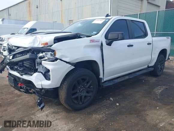 2024 Chevrolet Silverado 1500 LT Trail Boss z VIN 3GCUDFED9RG407845, wystawiony jako IAAI lot #41843864 z przebiegiem 14 058 mil mil oraz . Historia ofert i sprzedaży dostępna na DreamBid. Obrazek 17.