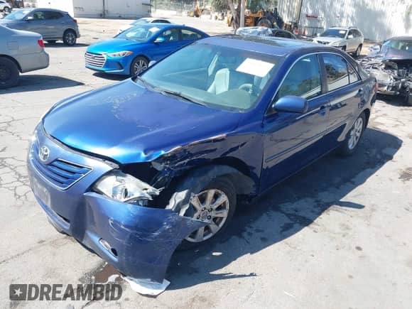 2007 Toyota Camry LE z VIN 4T1BK46K97U043107, wystawiony jako IAAI lot #43305633 z przebiegiem 181 184 mil mil oraz . Historia ofert i sprzedaży dostępna na DreamBid. Obrazek 2.