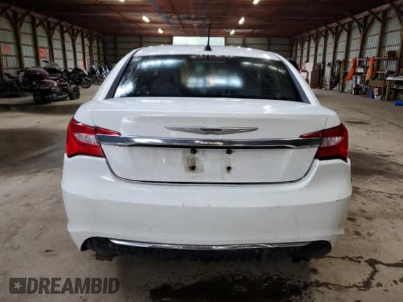 2014 Chrysler 200 LX with VIN 1C3CCBAB9EN229372, listed as a Copart auction lot 81278015 with 326,360 mi miles and Clean title. Bid and sale history available at DreamBid. Image 6.